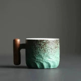 Keramik Kaffeetasse | Holzgriff Design | Handgefertigt & Stilvoll | Handcrafted Mug