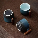 Keramik Kaffeetasse | Holzgriff Design | Handgefertigt & Stilvoll | Handcrafted Mug