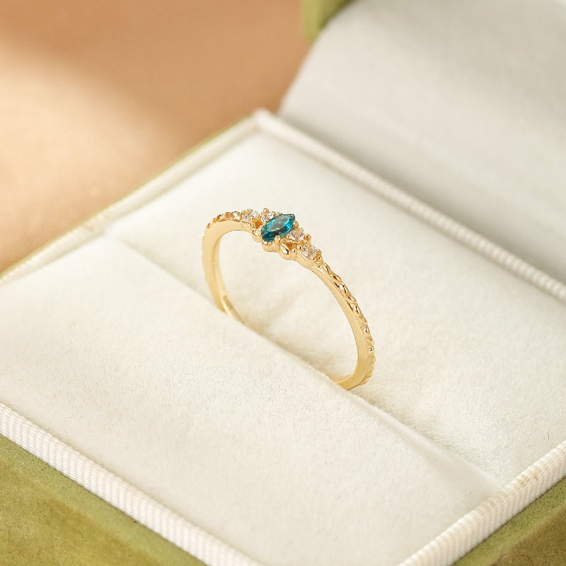 Bague Topaze Bleue Argent Plaqué Or – Bijou Fin pour Méditation - Biloria
