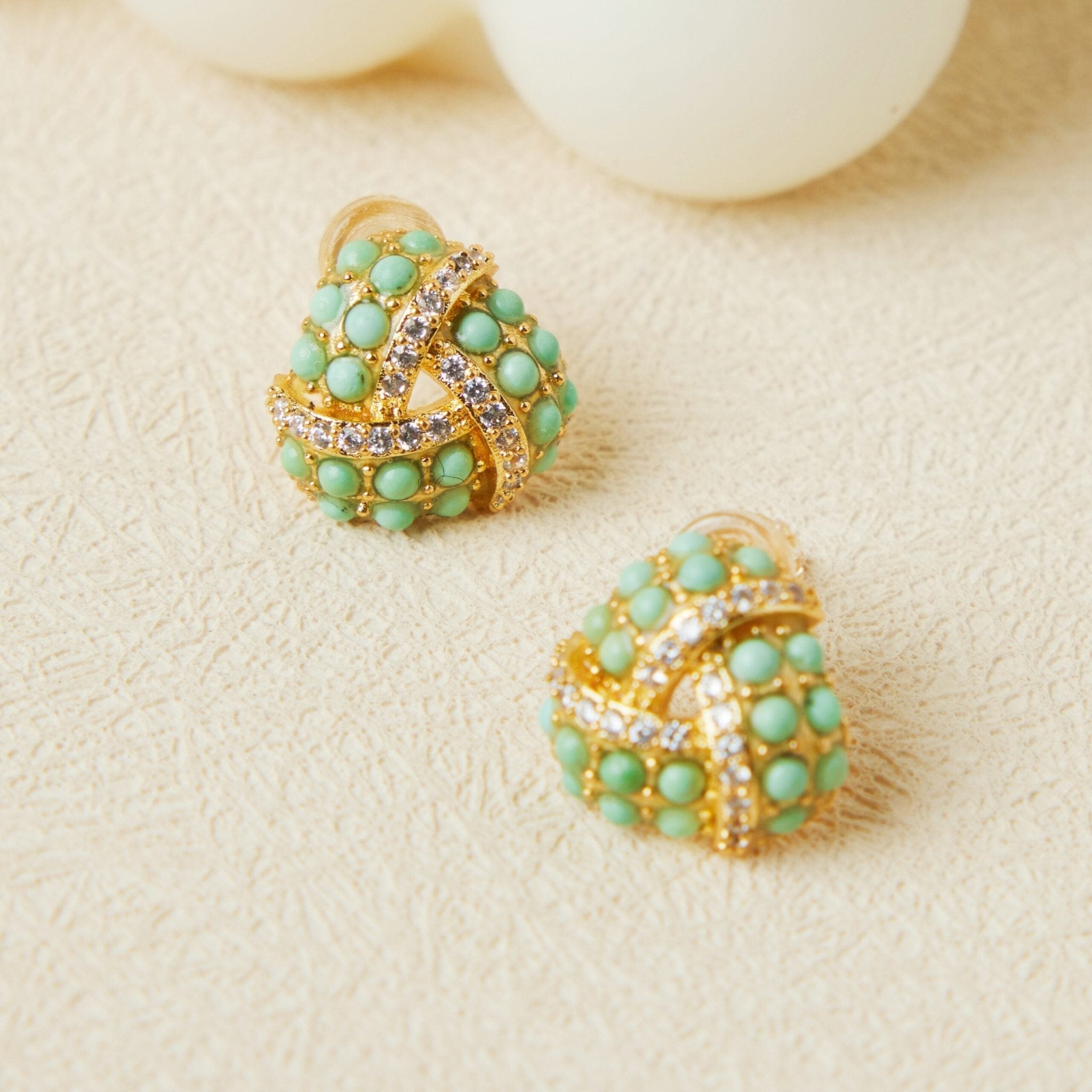 Boucles d'Oreilles Turquoise Triangle Torsade en Argent Plaqué Or - Biloria