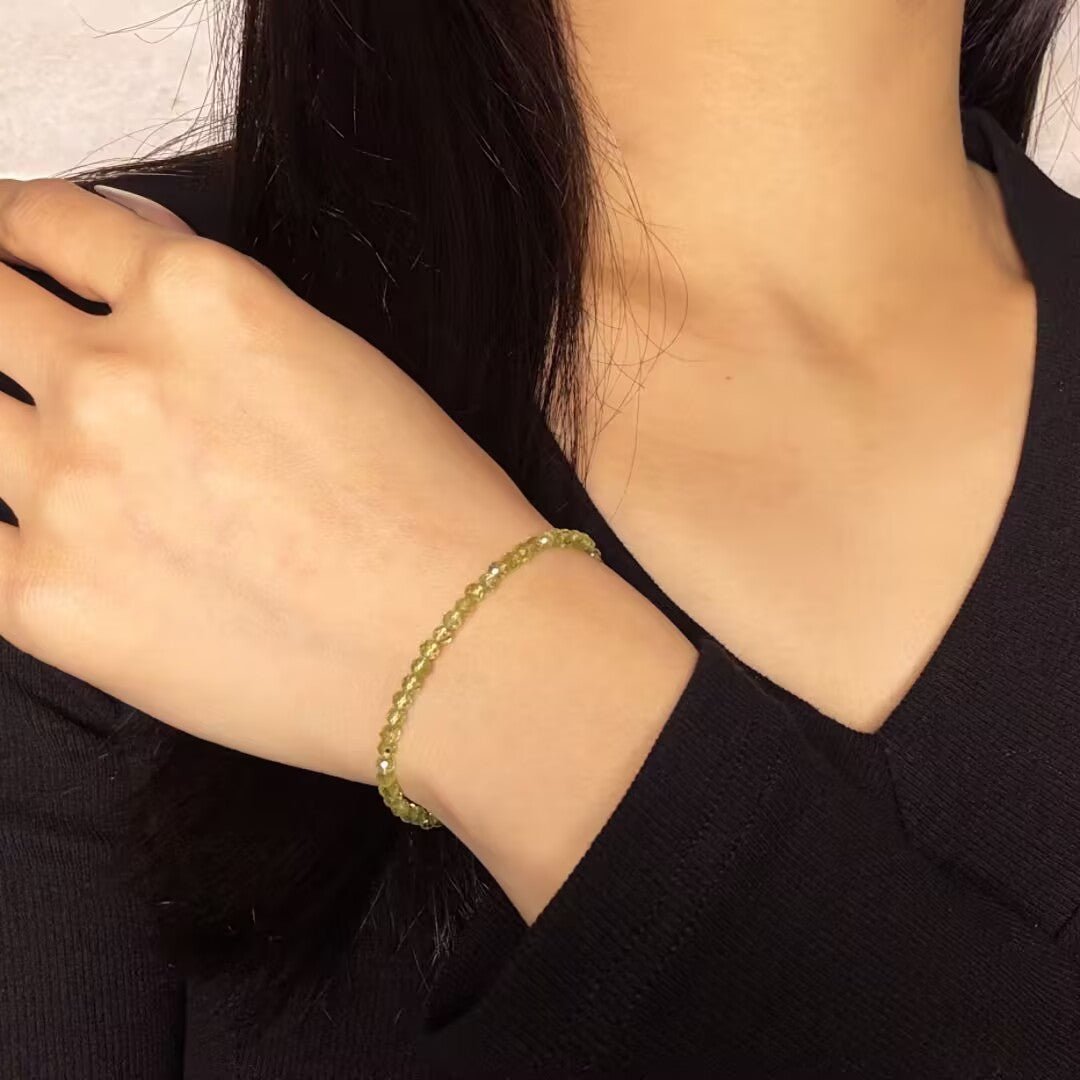 Bracelet Péridot Vert, Bijou Fait Main en Fil de Cuivre - Biloria