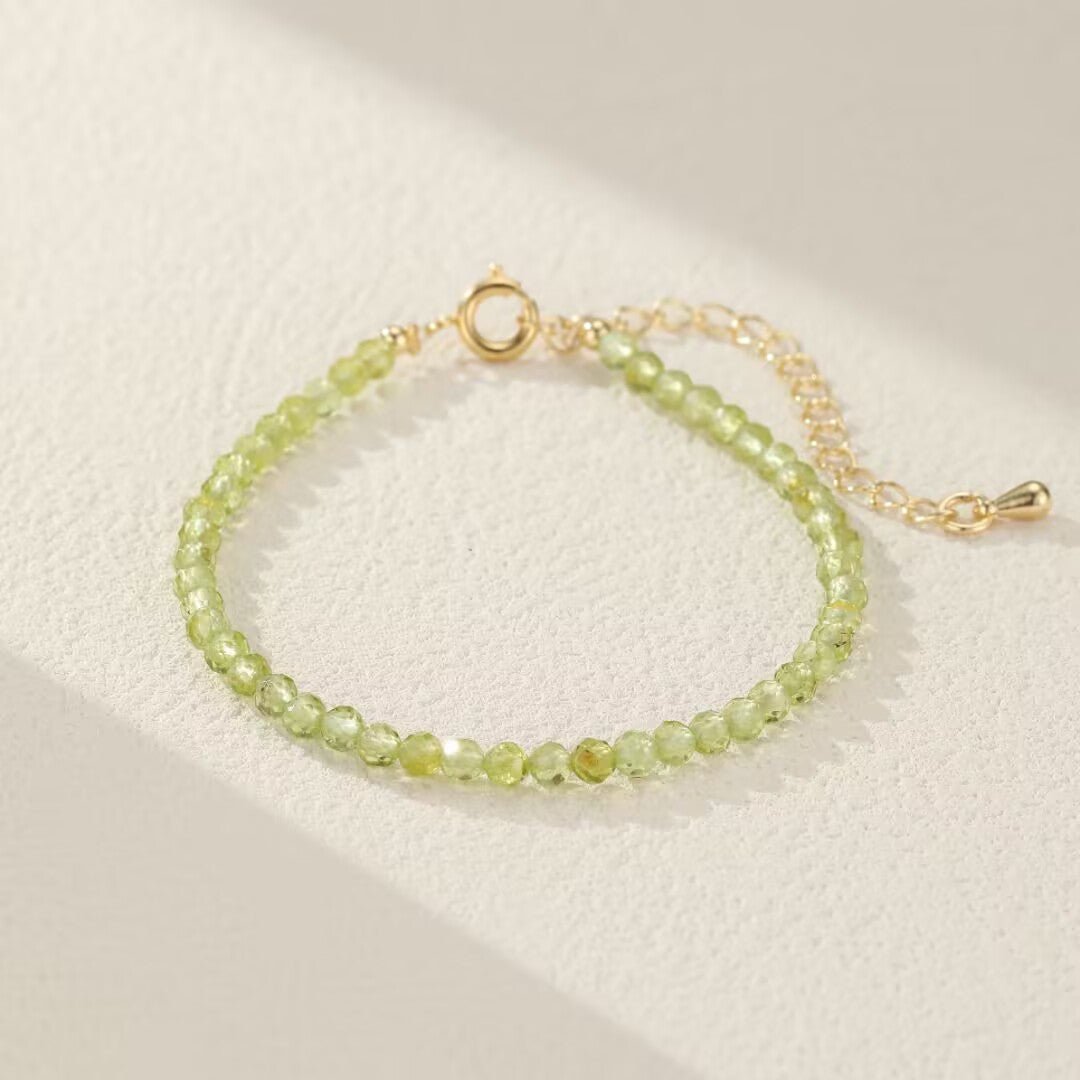 Bracelet Péridot Vert, Bijou Fait Main en Fil de Cuivre - Biloria