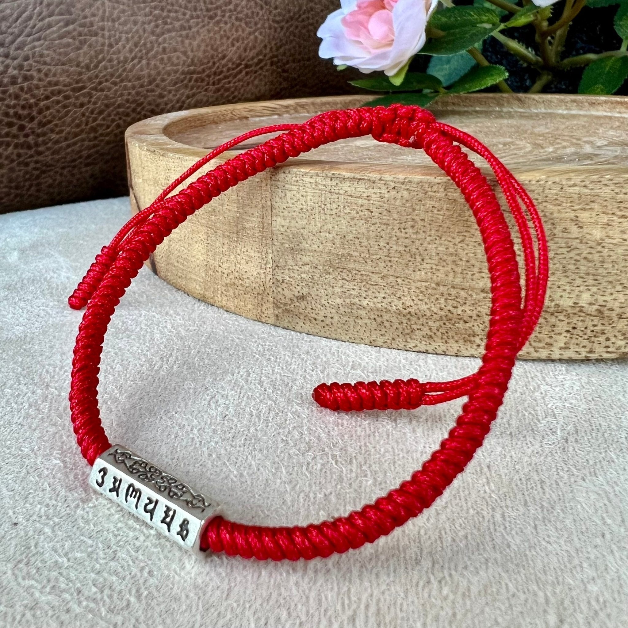 Bracelet Six Mantras Fil Rouge - Protection et Chance au Quotidien - Biloria