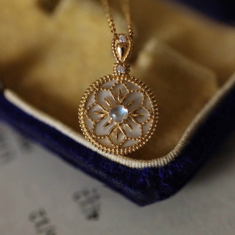 Collier Pierre de Lune et Fleur Lunaire en Argent Plaqué Or - Biloria
