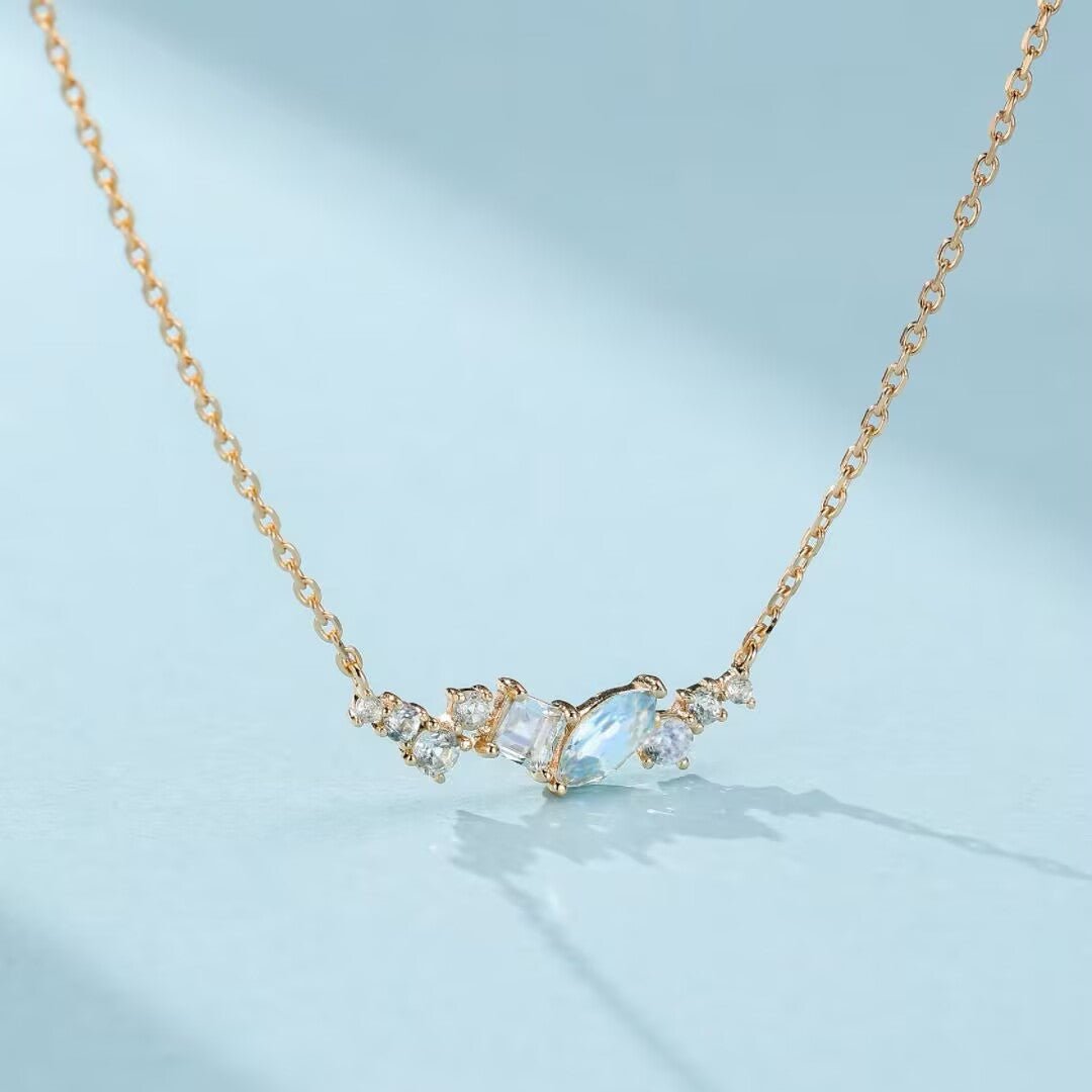 Collier Topaze Bleue Couronne Argent Plaqué Or 14K - Biloria