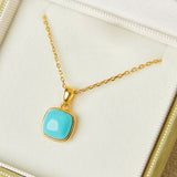 Collier Turquoise Apaisant – Pendentif Carré Argent Plaqué Or - Biloria